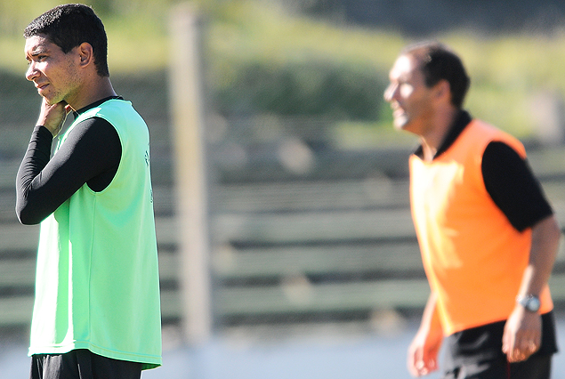 Cristian Palacios el cambio  en ataque de Osvaldo Canobbio.