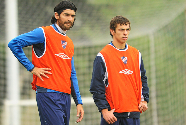 Sebastián Abreu y Gonzalo Bueno ratificados en el ataque de Nacional el jueves en Los Céspedes.