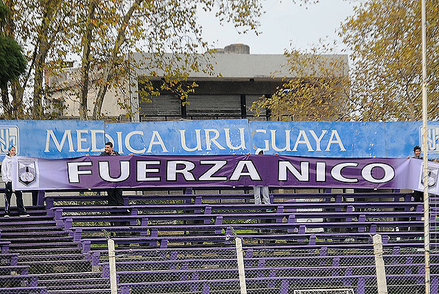 Nunca falta el mensaje para Nicolás Olivera en la tribuna violeta. 