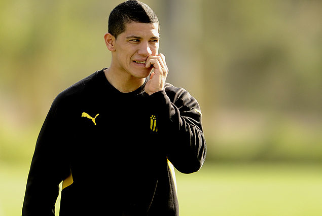 Carlos Núñez concentra en Los Aromos pero asume que el corto tiempo es el escollo para que juegue. 