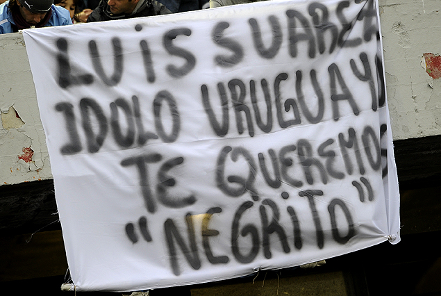 El apoyo del pueblo uruguayo a su gran ídolo, Luis Suárez.