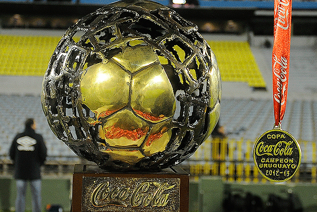 La Copa Uruguaya en el Estadio Centenario espera por Peñarol y Defensor Sporting.
