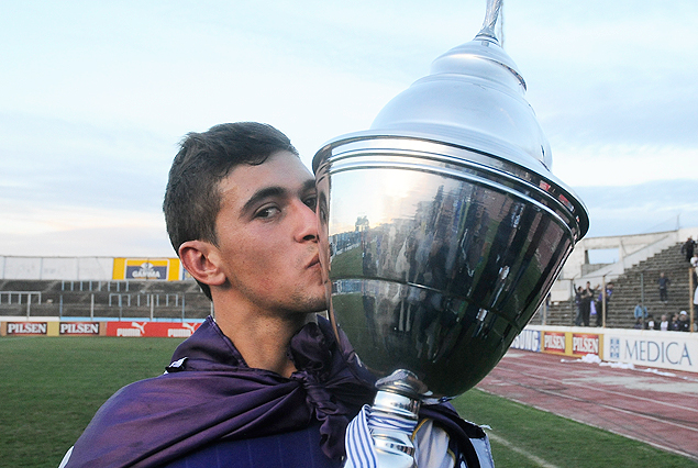 Giorgian De Arrascaeta y el beso de gloria a la Copa. Gol para empatar el partido y lograr la consagración en el día de su cumpleaños.