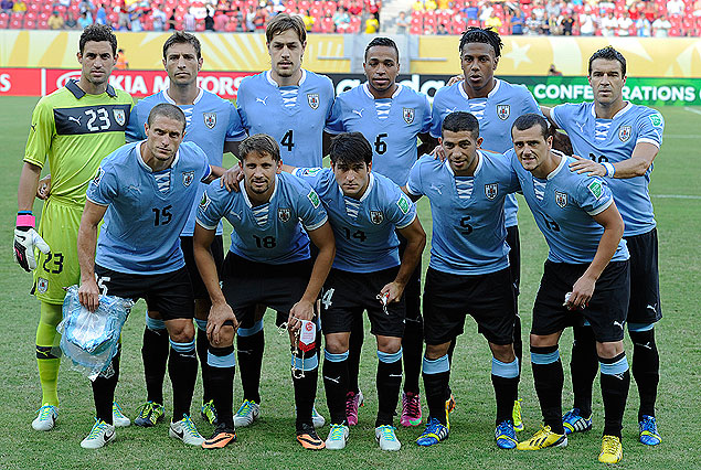 Formación inicial de Uruguay que goleó a Tahití.