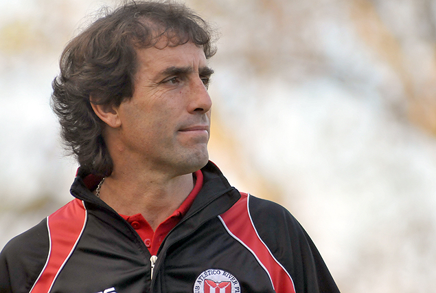 Guillermo Almada realizó el último movimiento con el plantel de River Plate en Santa Cruz. 