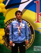 Maximiliano Larrosa, en el segundo escalón del podio.