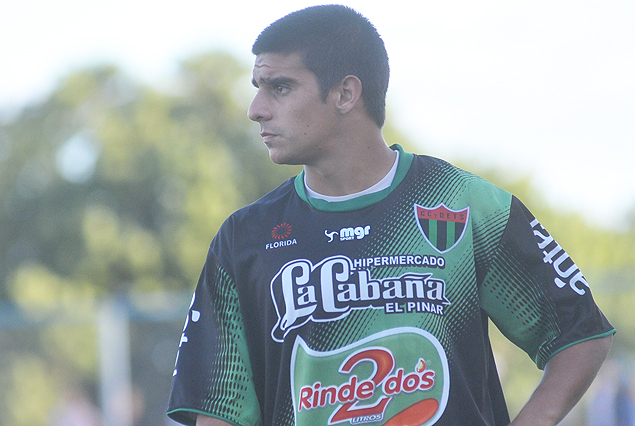 El Tanque quiere renovar el préstamo de Yefferson Moreira; el pase del lateral es de Peñarol.