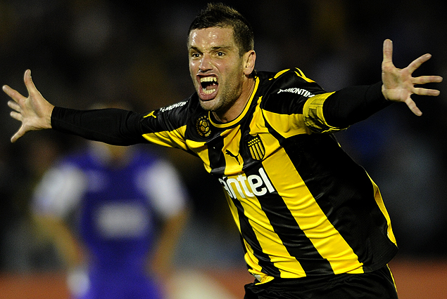 "Tony" Pacheco, el ídolo carbonero de la final con sus tres goles para que Peñarol sea el Campeón uruguayo 2012/2013.