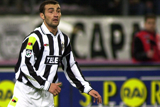 Paolo Montero convirtió el gol de las leyendas de la Juventus en el Estadio Santiago Bernabeu.