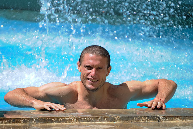 Diego Pérez en la piscina. Antes pasó por una hora de trabajo en el gimnasio. 