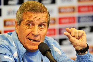 "Mientras exista una mínima esperanza de clasificación, hay que prepararse con todo", aseguró Tabárez. 