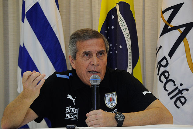 "Es indiscutible que España es un equipo superior a Uruguay", expresó el Maestro.