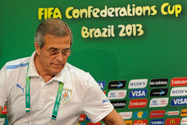 "A mí me tienen acá para defender los derechos de mi selección", dijo Oscar Tabárez en conferencia en el Arena de Pernambuco. 