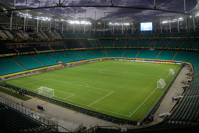 Impresionante vista del campo de juego del estadio Arena Fonte Nova de Bahía.