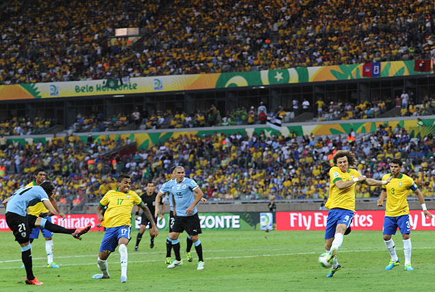 Así definió Edinson Cavani para poner el empate en el Mineirao.