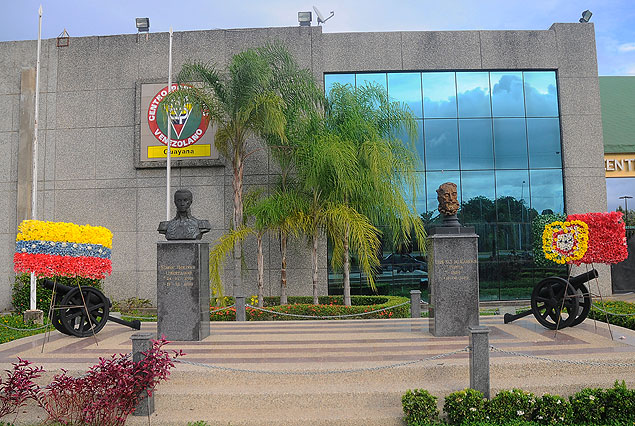 Fachada principal de ingreso al Centro Portugués de Puerto Ordaz. Los celestes se entrenaron el lunes por la tarde en el polideportivo de la colonia lusa.