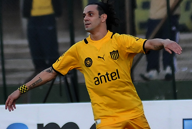 Fabián Estoyanoff cerró el partido con el 4:0 de Peñarol. 