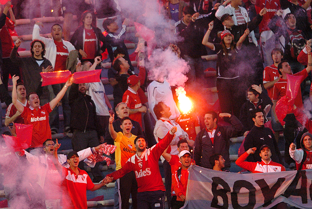 Los hinchas de Independiente pasaron de la gloria de otros tiempos al descenso. 