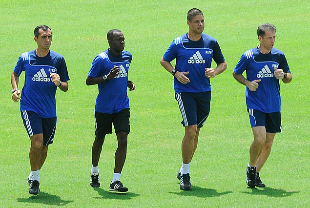 Los cuatro árbitros en pleno entrenamiento.