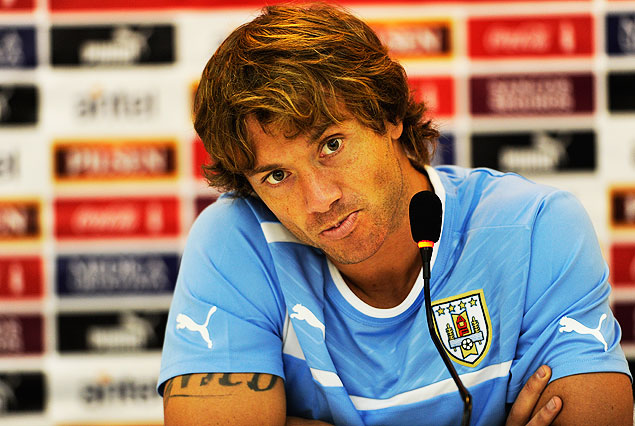 "Sabemos que España es la mejor selección del mundo, casi imbatible", dijo Diego Lugano, capitán uruguayo.
