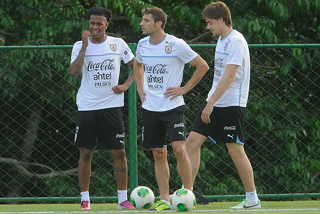 Abel Hernández, Eguren y Coates en el entrenamiento matutino realizado en instalaciones de Sport Recife. 