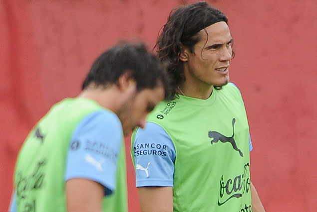 Alvaro "Tata" González y Edinson Cavani, titulares en Uruguay. 