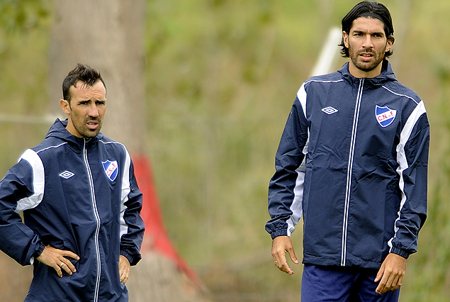 Vicente Sánchez no seguirá en Nacional y Sebastián Abreu espera noticias de Rosario Central, mientras entrenaron en Los Céspedes. 