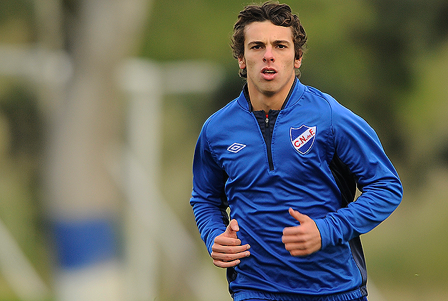 Gonzalo Bueno a toda carrera en su reintegro a los entrenamientos en Los Céspedes.