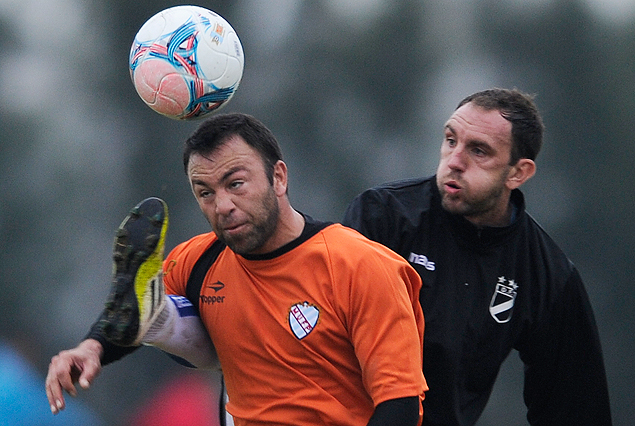 Horacio Peralta y Damián Malrrechaufe en el juego de Danubio frente al equipo de la Mutual. 
