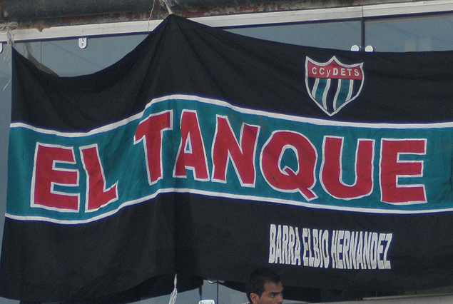 El Tanque Sisley con nuevas camisetas en la Copa Sudamericana.