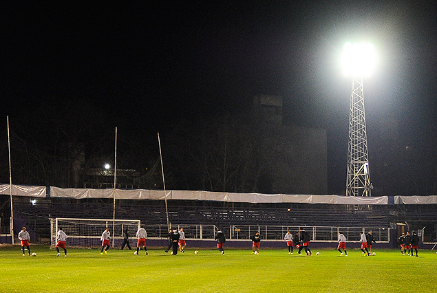 El plantel fusionado reconoció campo de juego e iluminación del estadio Franzini, este martes por la noche.