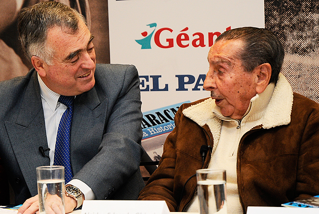 Atilio Garrido junto a Alcides Edgardo Gigghia, autor del gol del Maracanazo. 