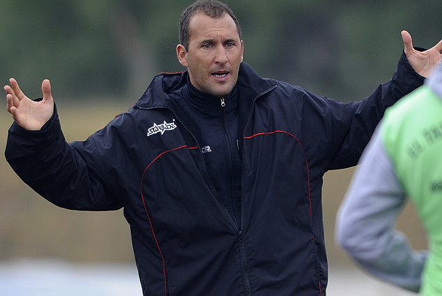 Osvaldo Canobbio, DT de El Tanque Sisley.