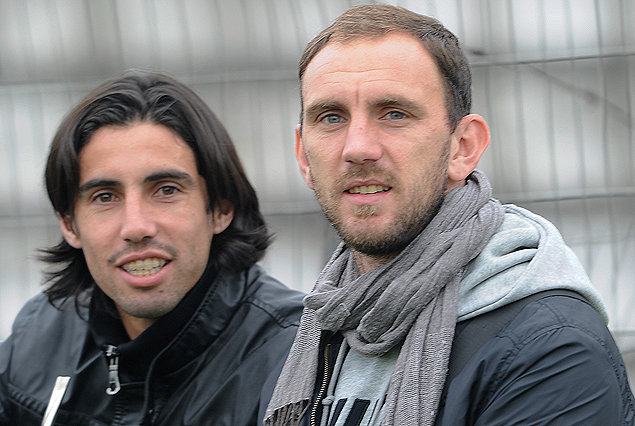 Matías Pérez y Damián Malrrechaufe se van de Danubio.