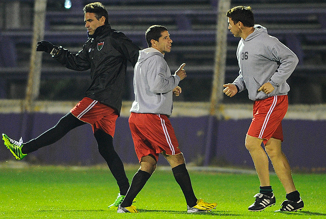 Bruno Piano, Andrés Aparicio y Alejandro Mello en el entrenamiento en la cancha del Franzini. 