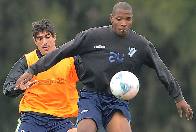 Hugo Silveira deja atrás a Rodrigo Brasesco.