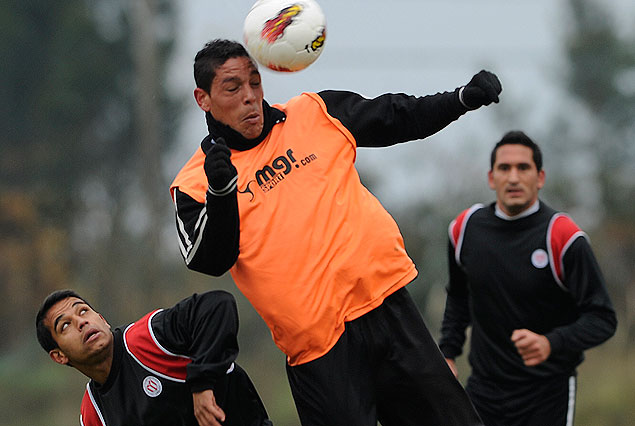 Jonathan Sandoval resta de cabeza, dejando atrás a Michel Santos y Sebastián Taborda.