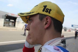 El celular de Santiago Urrutia no cesa de recibir mensajes y llamadas de felicitaciones.