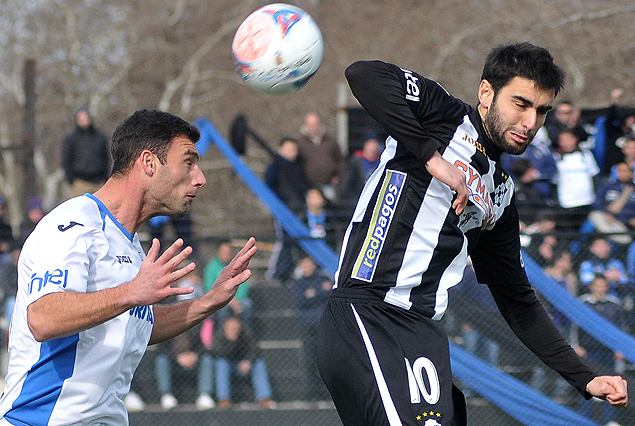 Rodrigo Pastorini despegó, en la jugada con Bonjour, y marcó la diferencia para Wanderers.