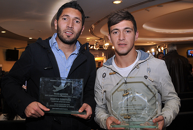 Los violetas Martín Campaña y Giorgian De Arrascaeta, premiados en el lanzamiento del Campeonato Uruguayo 2013/2014.