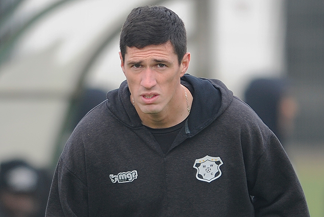 Martín Díaz, engripado hizo 20' de fútbol en el Parque Viera.