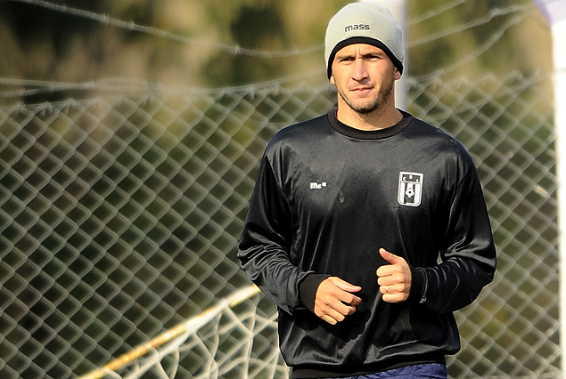 Enzo Ruiz debuta en Racing.