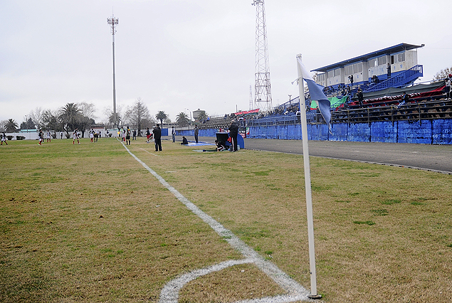 Sud América viaja el viernes a San José y entrena en el Estadio Casto Martínez Laguarda.