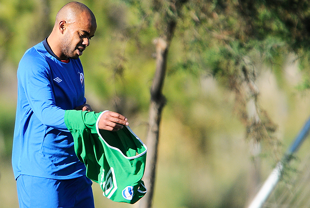 Caué Fernandes experimentó un esguince leve de tobillo en la práctica de este viernes. 