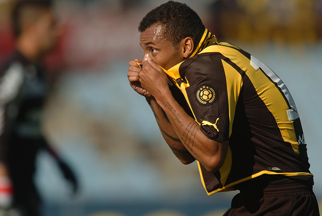 Joao Pedro con la camiseta de Peñarol en el Apertura 2011.