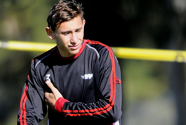 Jonathan Rak sufrió molestia de rodilla y no jugará ante El Tanque.