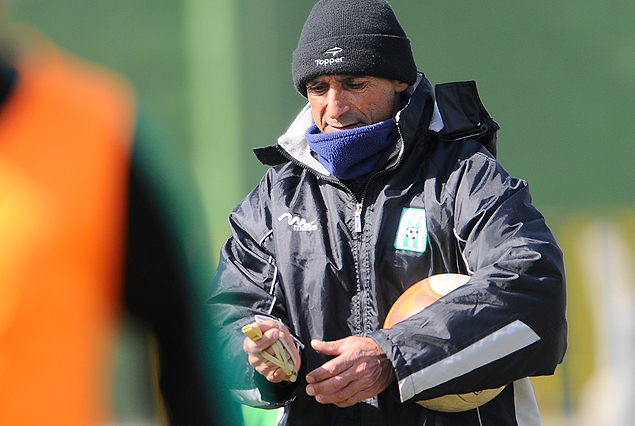 Rosario Martínez, técnico de Racing, que tiene la formación definida.