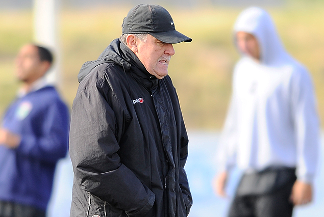 Raúl Moller tiene definido el equipo, con el ingreso de Siles por Palacios.