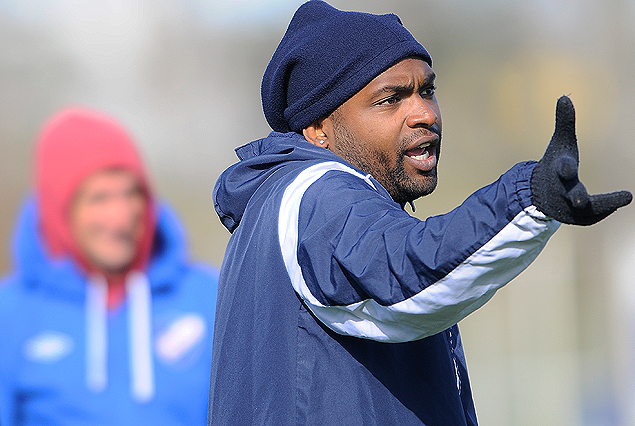 Santiago "Morro" García a la cancha en el ataque tricolor; Rodolfo Arruabarrena en pleno entrenamiento. 