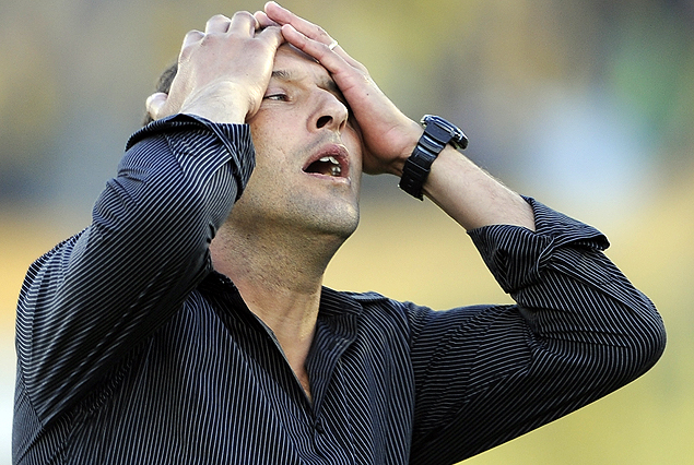 Osvaldo Canobbio fue cesado como entrenador de El Tanque Sisley.